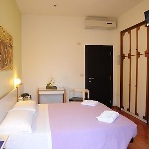 Camera standard con letto king size